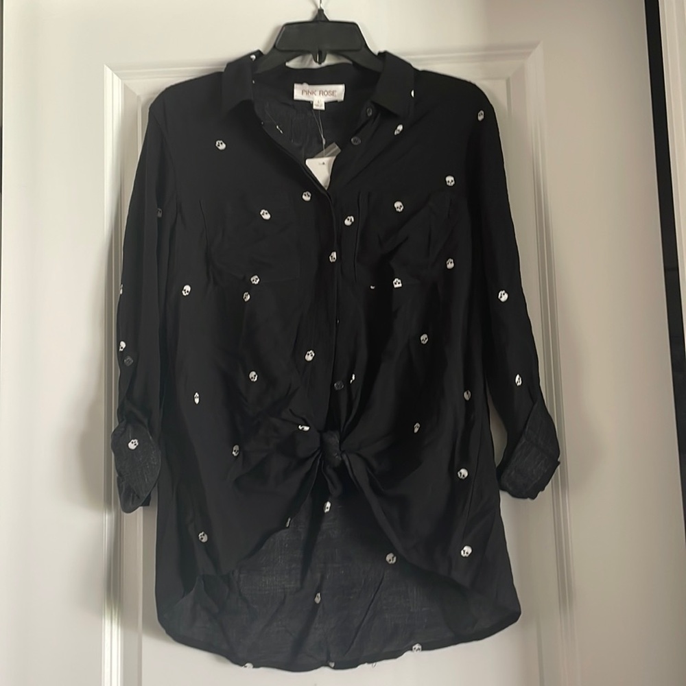 Juniors skull blouse *nwt* (683)